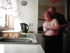 blonde FKK-Küken auf ...